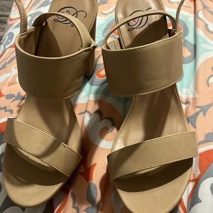 Women heels size 7.5 brand new only used once.